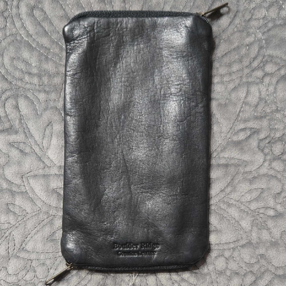 Sleek Black Leather Wallet with Zipper Closure